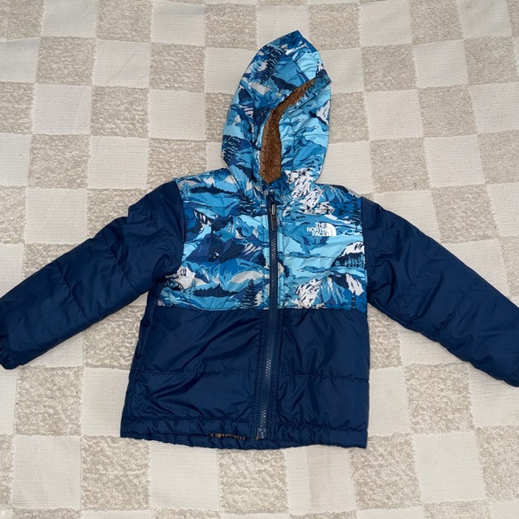 The North Face Reversible Mount Chimbo hooded jacket 18-24M